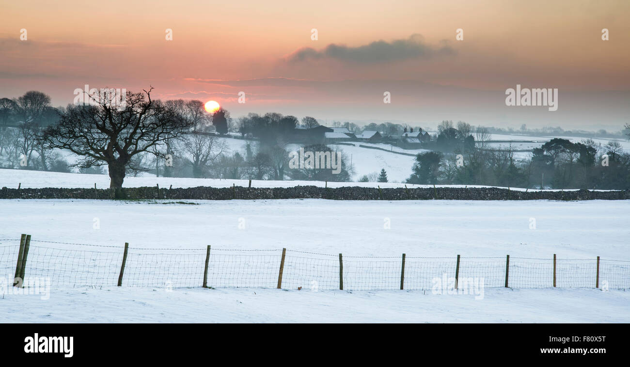 Incredibile paesaggio invernale nel Parco Nazionale di Peak District NEL REGNO UNITO Foto Stock