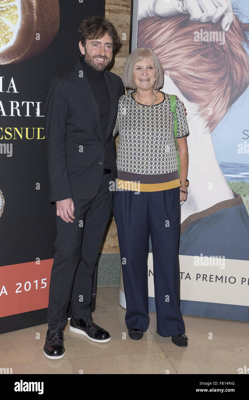 Photocall per i finalisti e vincitore del premio nuovo pianeta 2015 'HOMBRES DESNUDOS' de Alicia Gimenez bartlett y 'LA ISLA DE ALICE" de Daniel Sánchez Arévalo con: Alicia Gimenez bartlett, Daniel Sánchez Arévalo dove: Madrid, Spagna Quando: 03 Nov 2015 Foto Stock