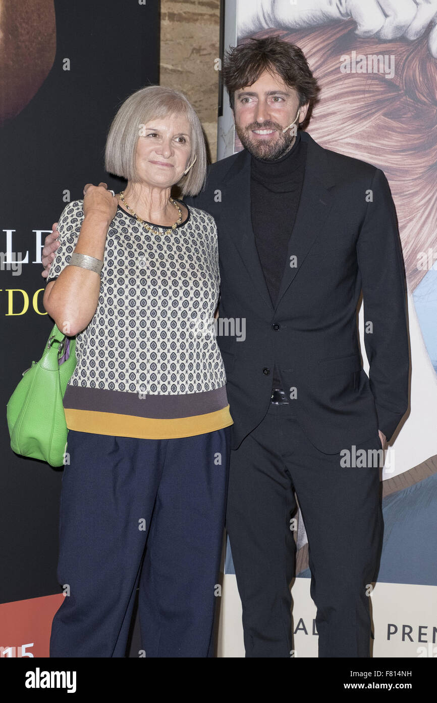 Photocall per i finalisti e vincitore del premio nuovo pianeta 2015 'HOMBRES DESNUDOS' de Alicia Gimenez bartlett y 'LA ISLA DE ALICE" de Daniel Sánchez Arévalo con: Alicia Gimenez bartlett, Daniel Sánchez Arévalo dove: Madrid, Spagna Quando: 03 Nov 2015 Foto Stock