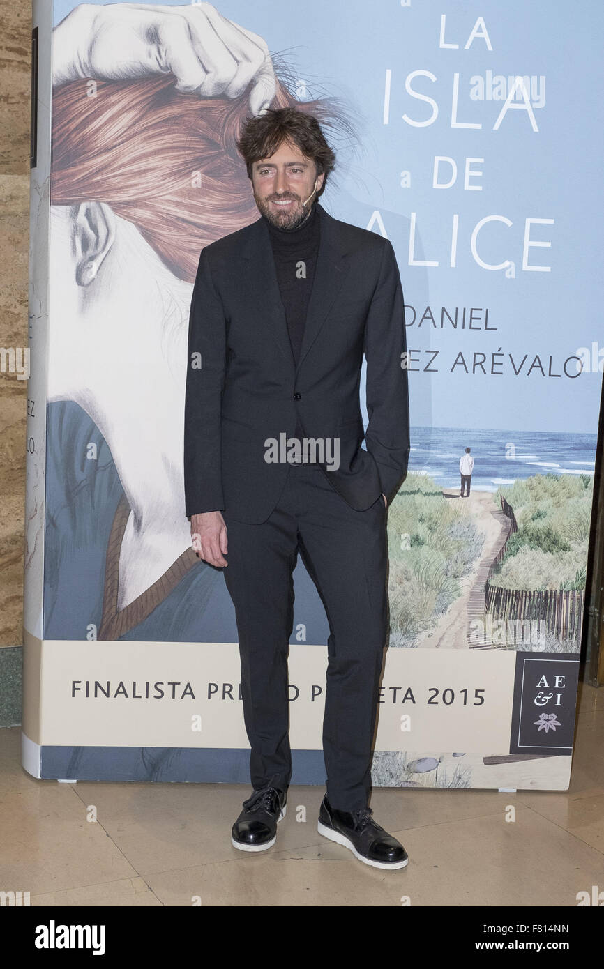 Photocall per i finalisti e vincitore del premio nuovo pianeta 2015 'HOMBRES DESNUDOS' de Alicia Gimenez bartlett y 'LA ISLA DE ALICE" de Daniel Sánchez Arévalo con: Daniel Sánchez Arévalo dove: Madrid, Spagna Quando: 03 Nov 2015 Foto Stock