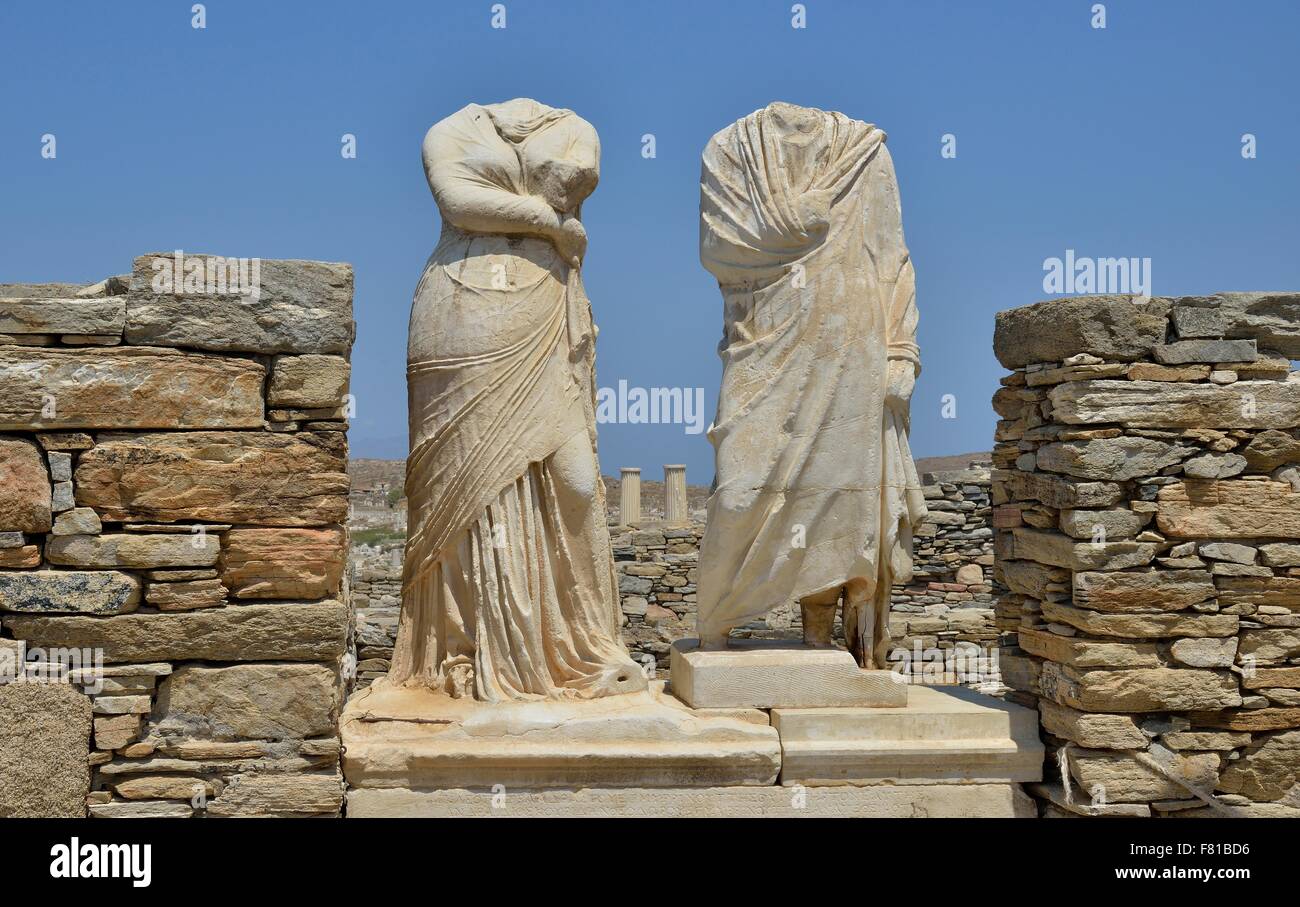 Le statue antiche senza capi, torsi, isola di Delos, Sito Patrimonio Mondiale dell'UNESCO, Mykonos, Cicladi Grecia Foto Stock