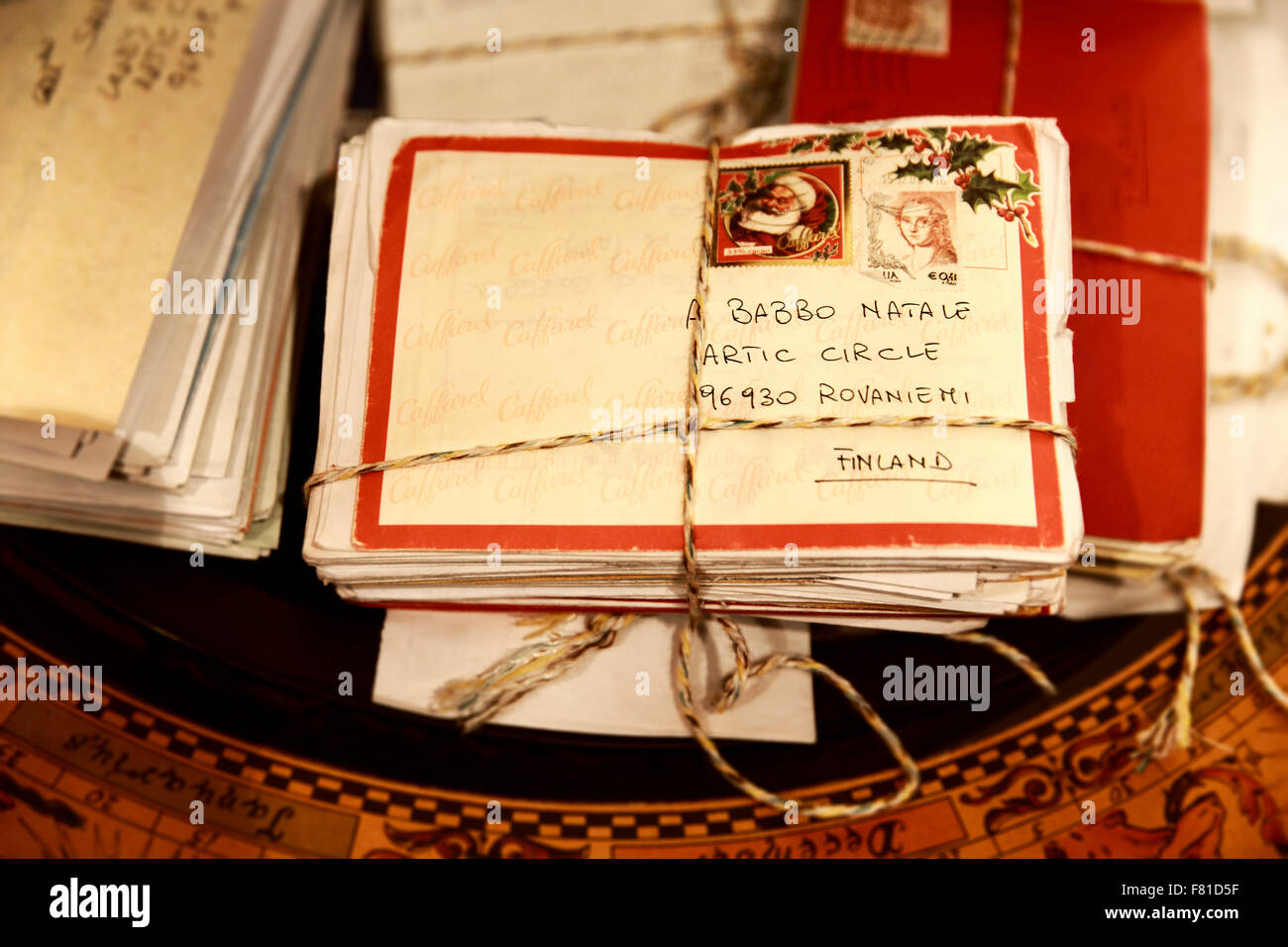 Lettere a Babbo Natale, Santa Claus Village, a nord del circolo polare artico, Rovaniemi, Lapponia, Finlandia Foto Stock