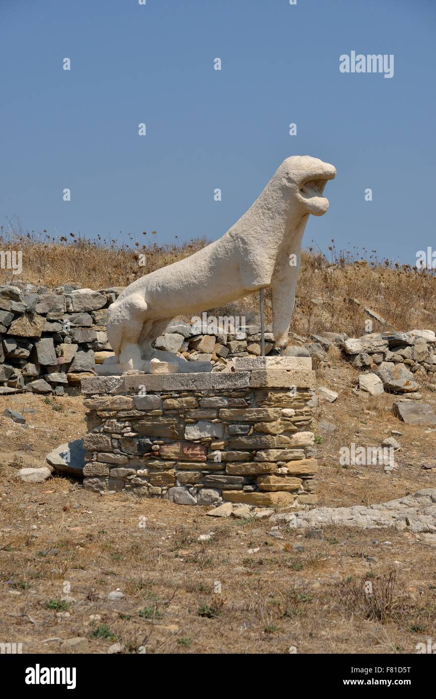 Leone in marmo sulla terrazza di Lion, antico sito, di Delos, Sito Patrimonio Mondiale dell'UNESCO, Cicladi Grecia Foto Stock