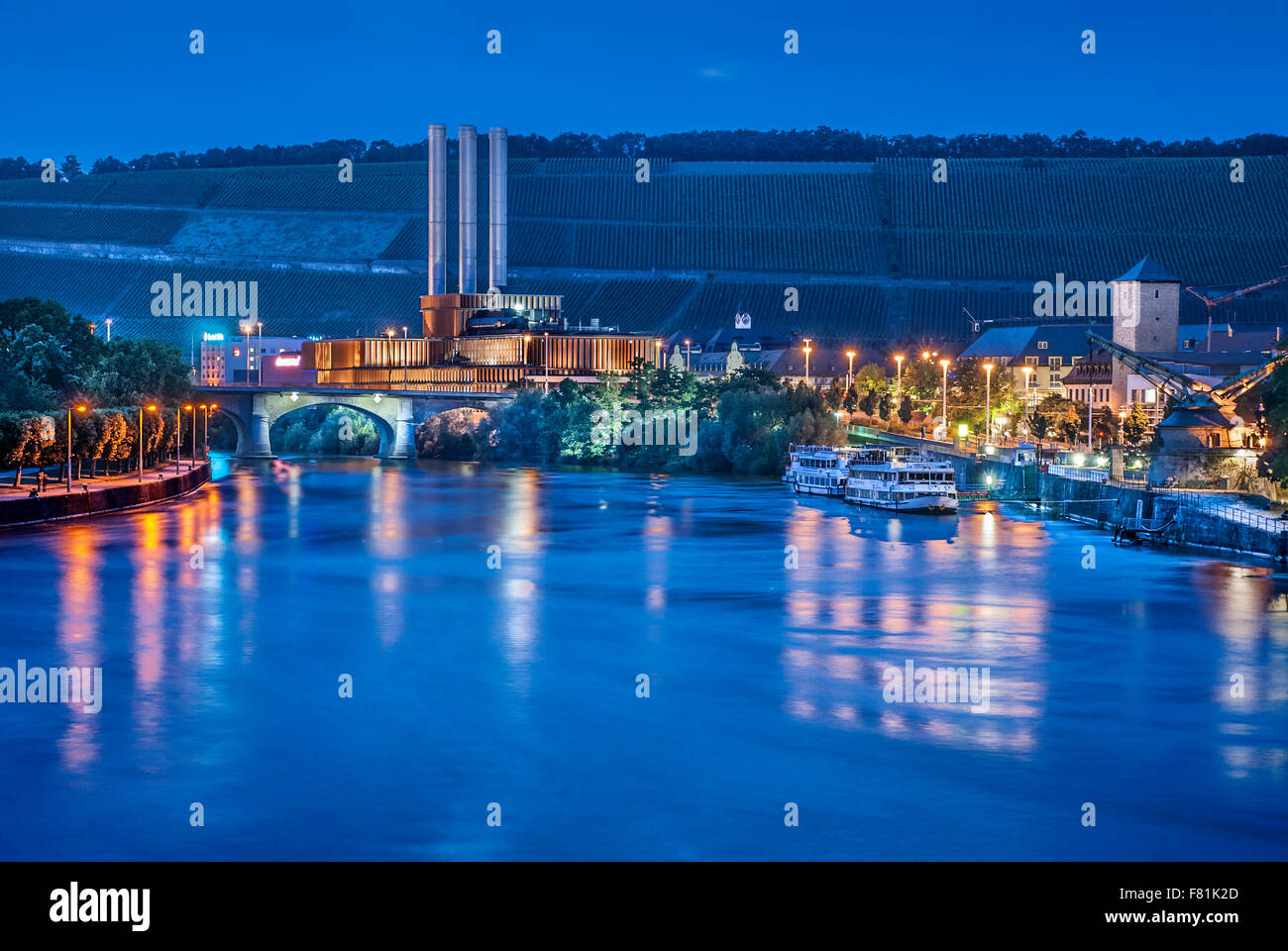 Il fiume principale nella città tedesca di Würzburg, Germania Foto Stock