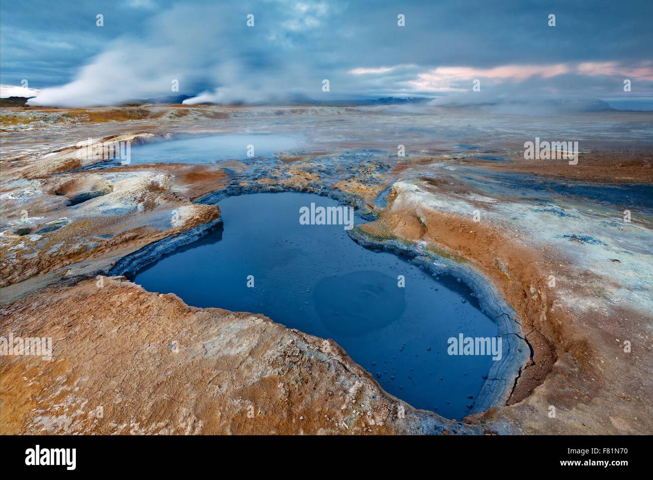 Hverir vicino al Lago Myvatn è un geothermally area attiva nel nord dell'Islanda. Foto Stock