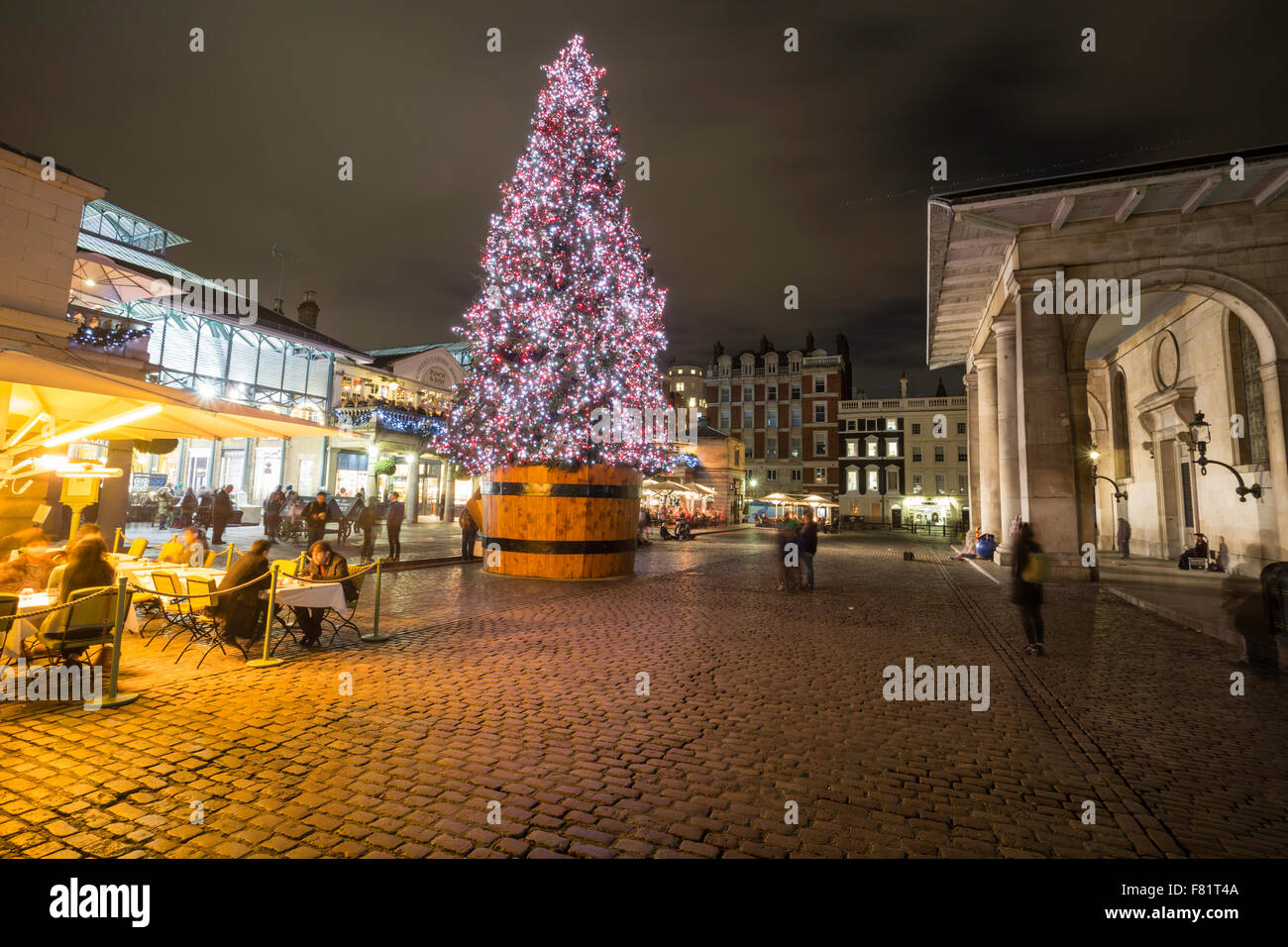 Covent Garden e il suo albero di Natale Foto Stock
