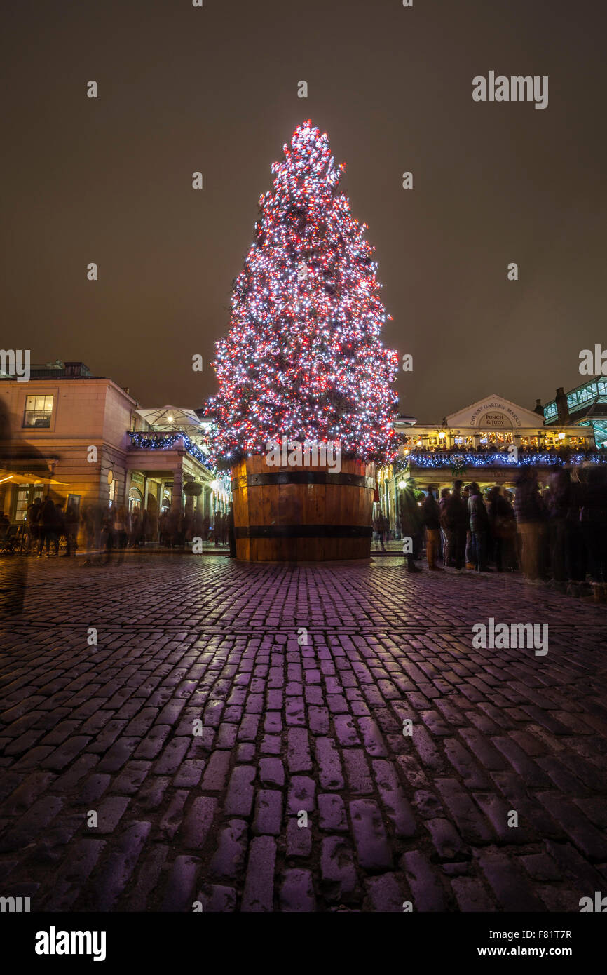 Il Covent Garden albero di Natale, London, Regno Unito Foto Stock