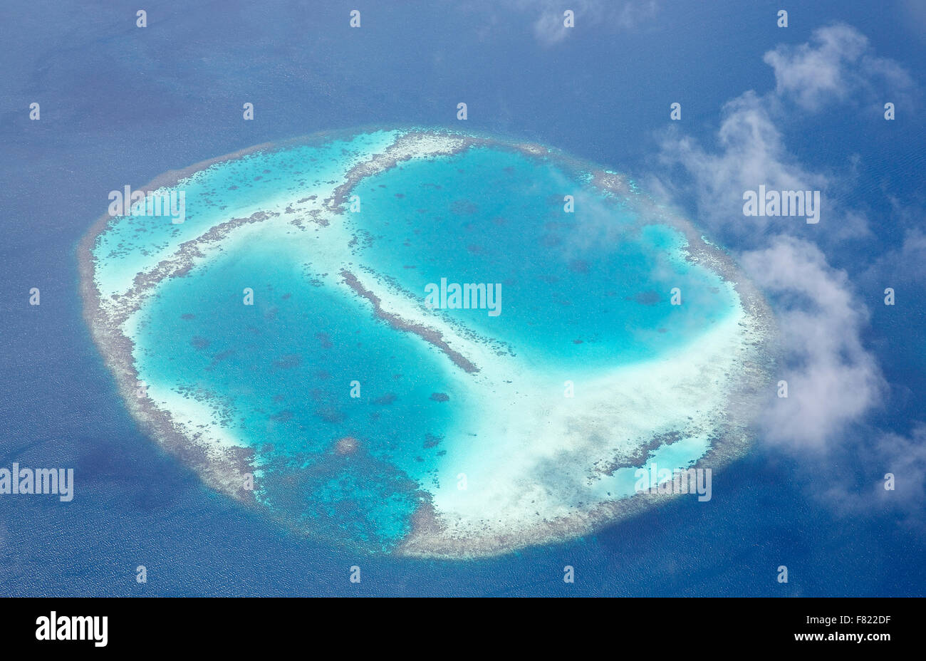 Vista aerea di una laguna delle Maldive da un Idrovolante Foto Stock