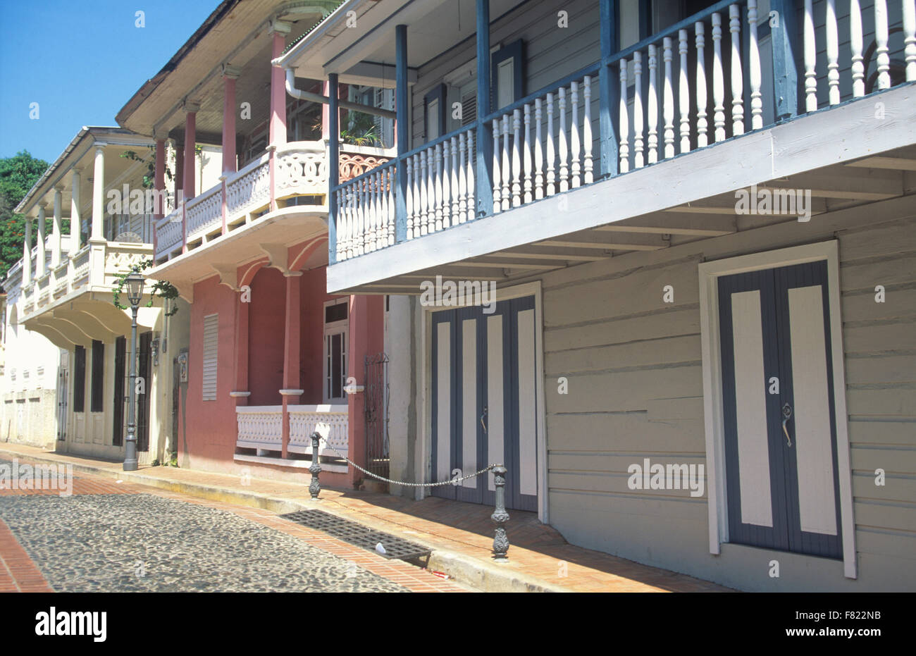 Splendidamente ristrutturato case di città la linea Calle Jose Julian Acosta in San German, Puerto Rico e dei Caraibi. Foto Stock