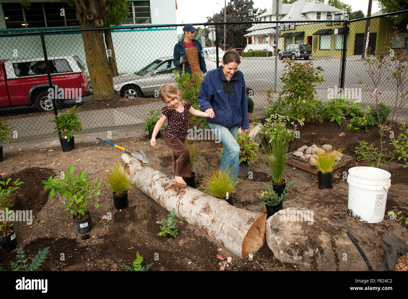 Portland Oregon gruppo no profit Depave rimuove l asfalto e calcestruzzo da parcheggi al fine di creare acqua terra permeabile. Foto Stock