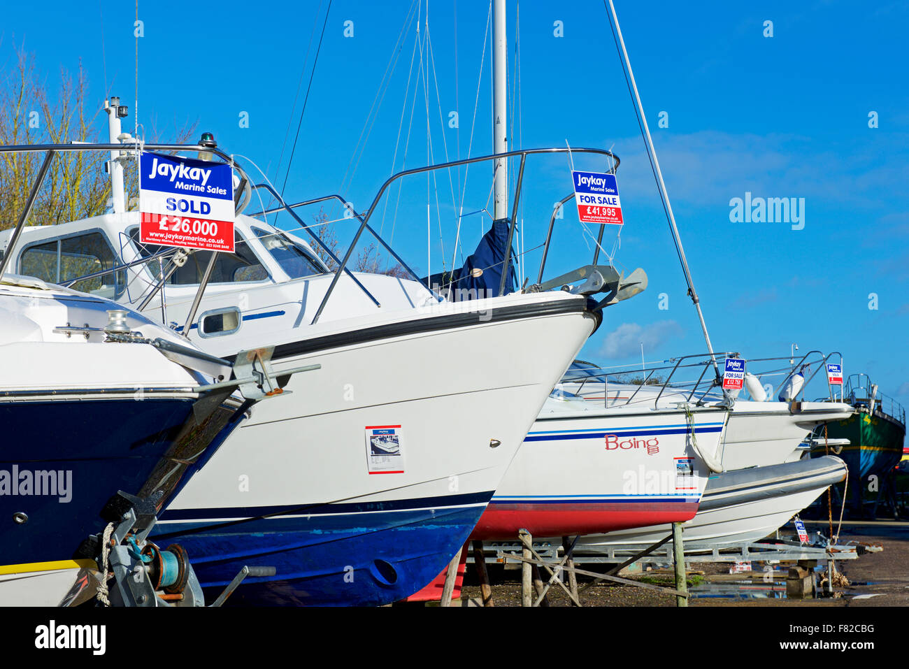 Barche in vendita in marina, England Regno Unito Foto Stock