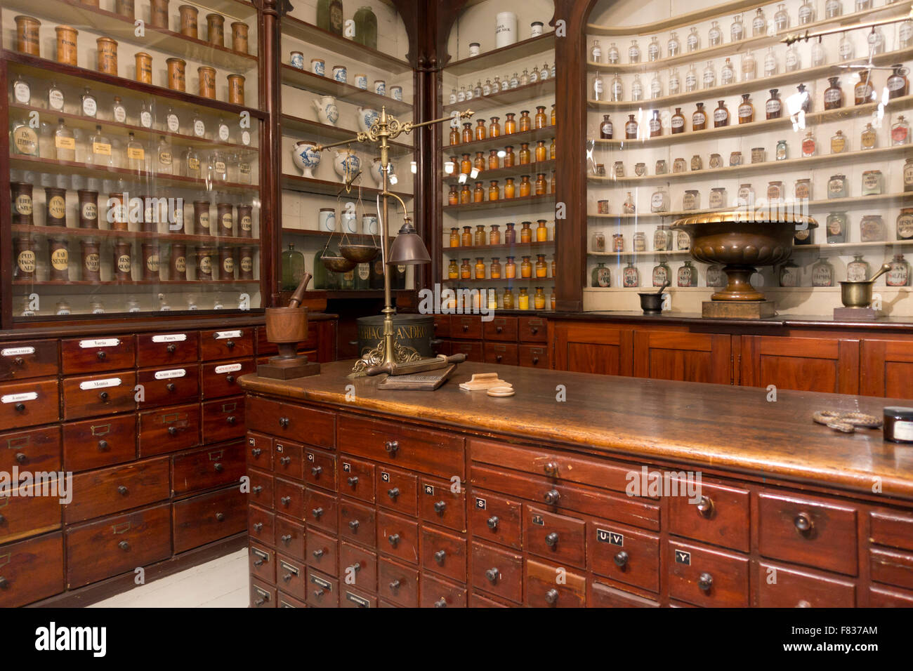 L'originale vecchia farmacia dal Royal Frederiks Ospedale (1757-1910) visualizzato presso la Medical Museion in Copenhagen. Foto Stock