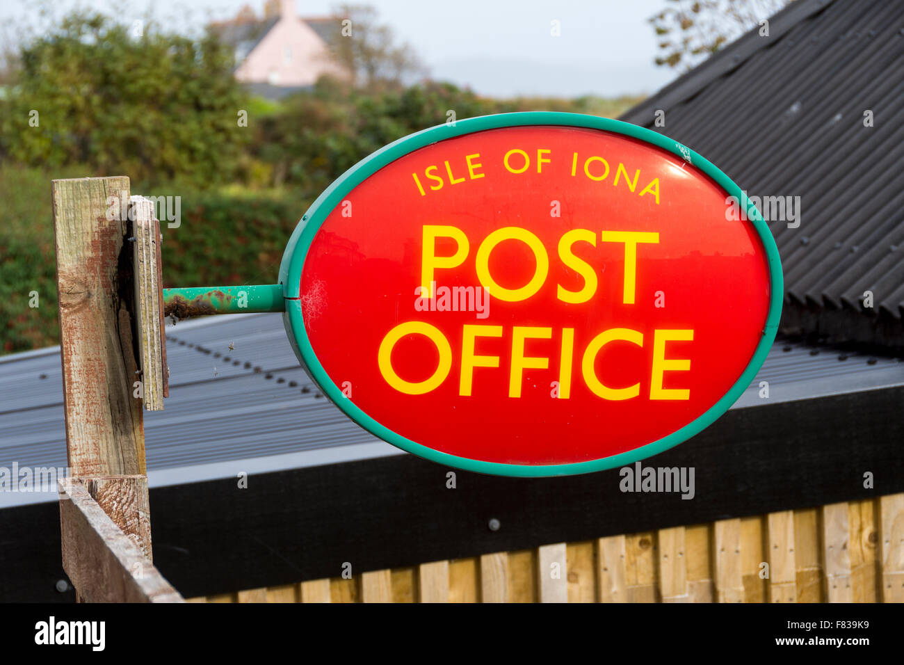 Post Office segno, Village Street, Baile Mór, Isola di Iona, Ebridi Interne, Scotland, Regno Unito Foto Stock