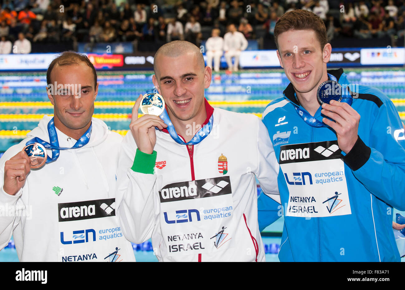Israele. 04 Dic, 2015. CSEH Laszlo HUN medaglia d oro e il nuovo record europeo, HEINTZ Philip GER medaglia d argento, CARVALHO Diogo Filipe POR medaglia di bronzo Uomini 200m medley finale di Israele, Wingate Institute LEN European Short Course Swimming Championships Dic. 2 - 6, 2015 Netanya 04-12-2015 foto Giorgio Perottino/ © Insidefoto/Alamy Live News Credito: Insidefoto/Alamy Live News Foto Stock