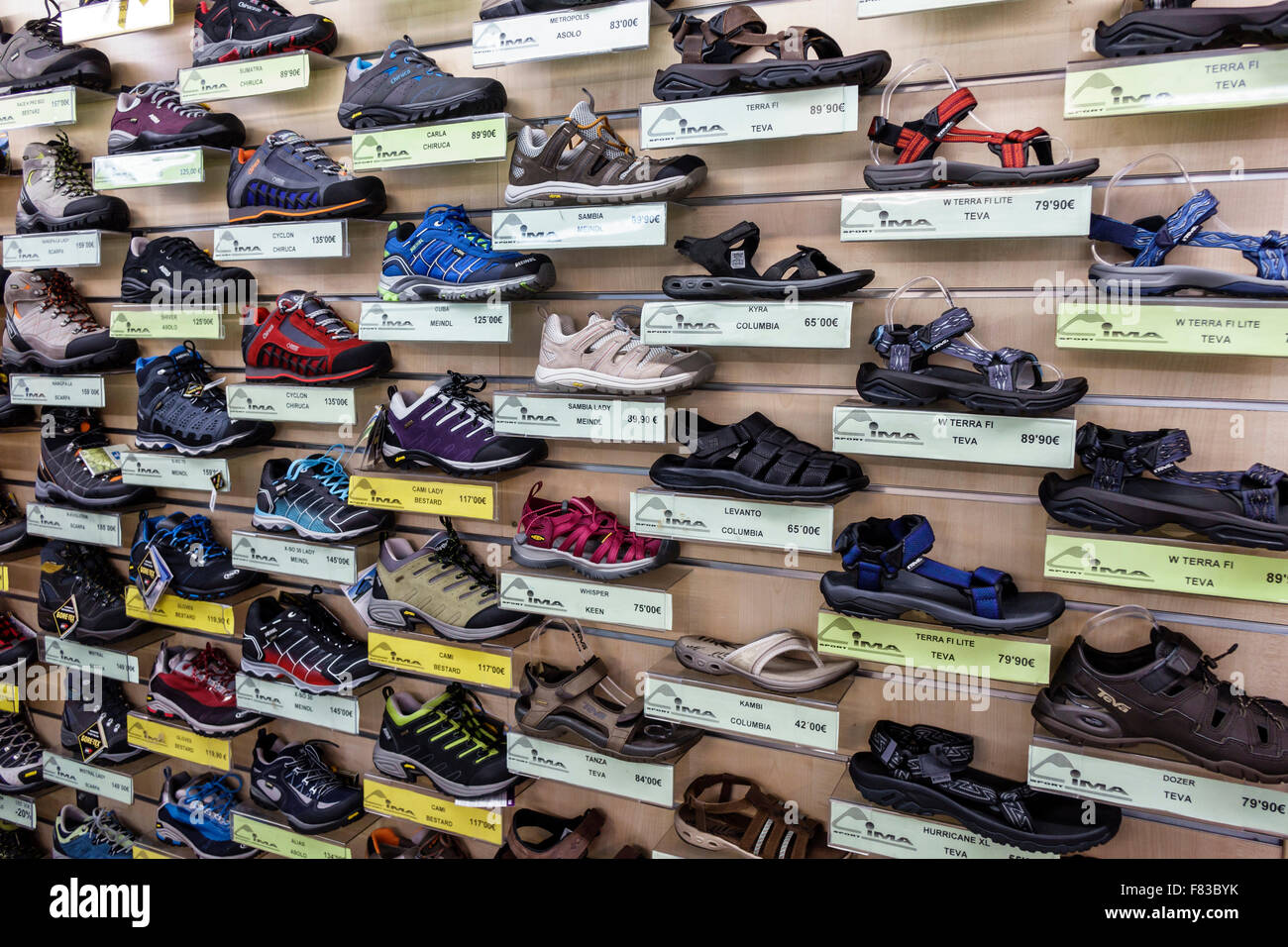 Spain madrid shoe shop immagini e fotografie stock ad alta risoluzione -  Alamy