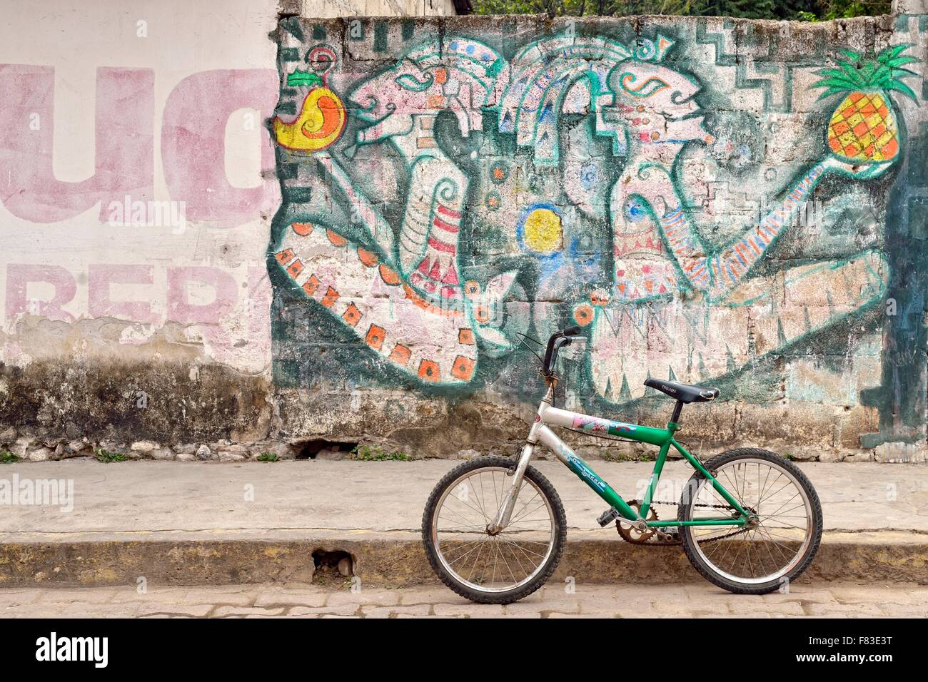Murale, vecchia bicicletta, Jalcomulco, Veracruz, Messico Foto Stock