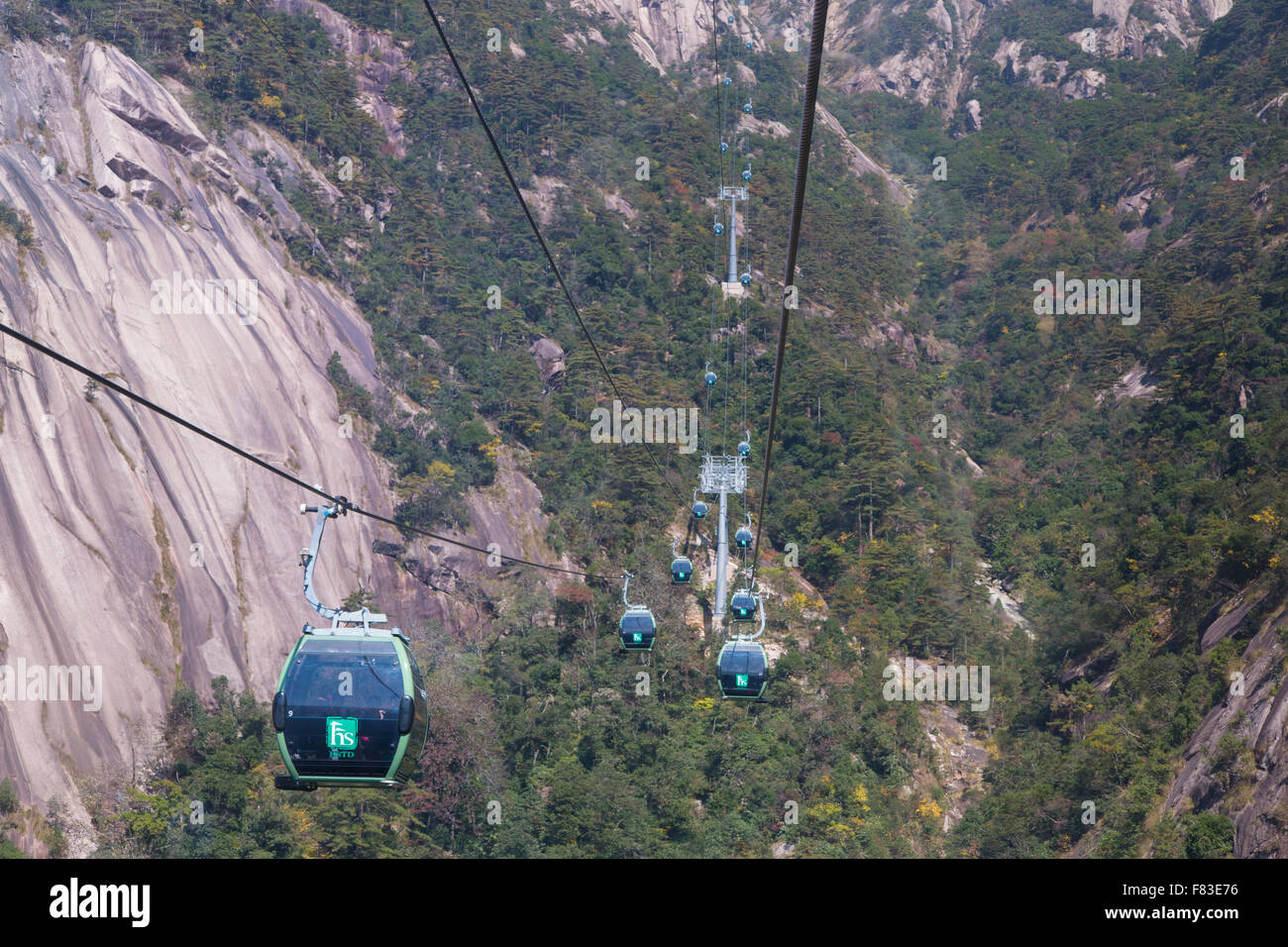 Il cavo giallo auto montagne (Huangshan) provincia di Anhui Cina LA008600 Foto Stock