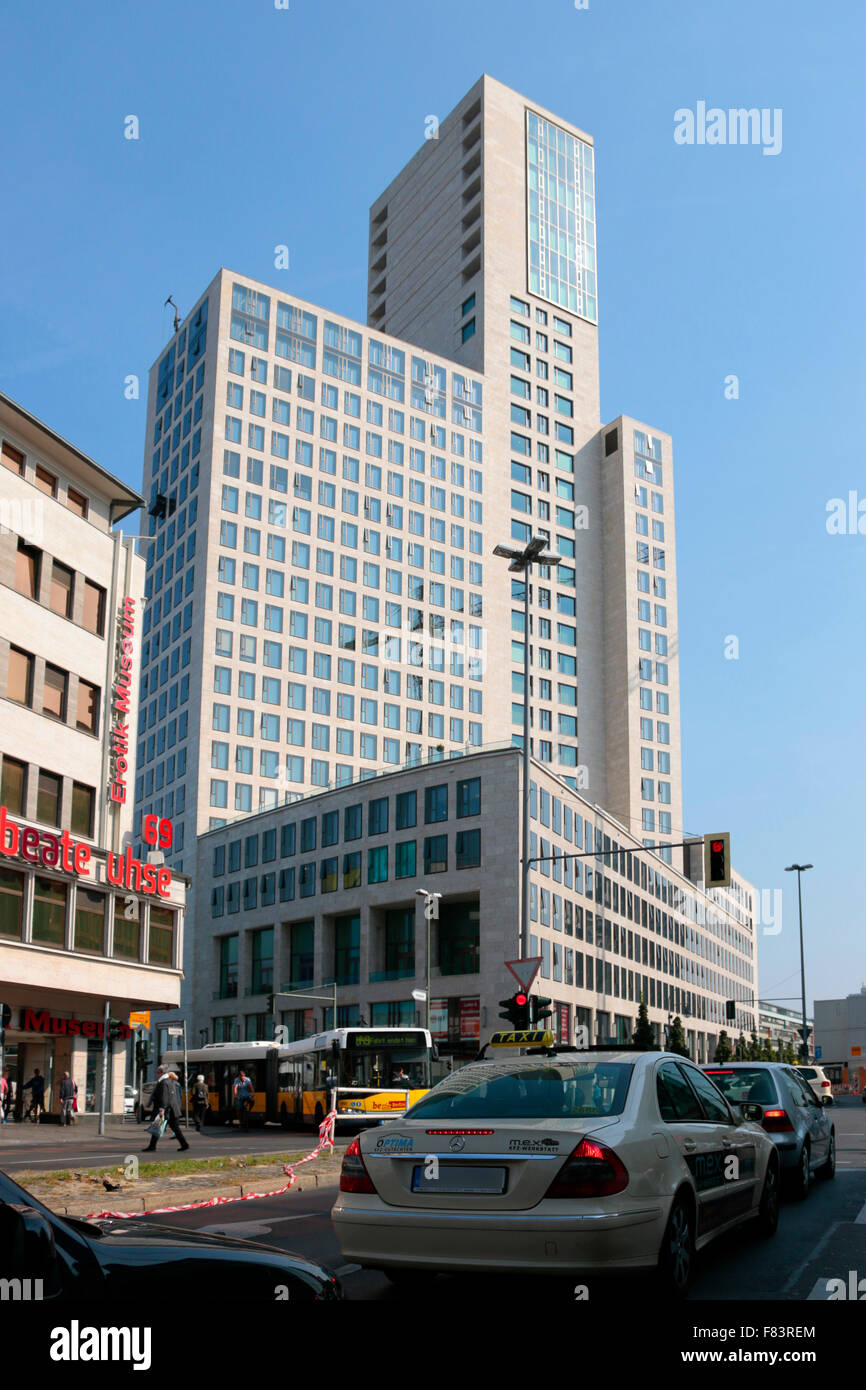Das Zoofenser Hochhaus, das das Hotel Waldorf Astoria beherbergt, Berlin-Charlottenburg. Foto Stock