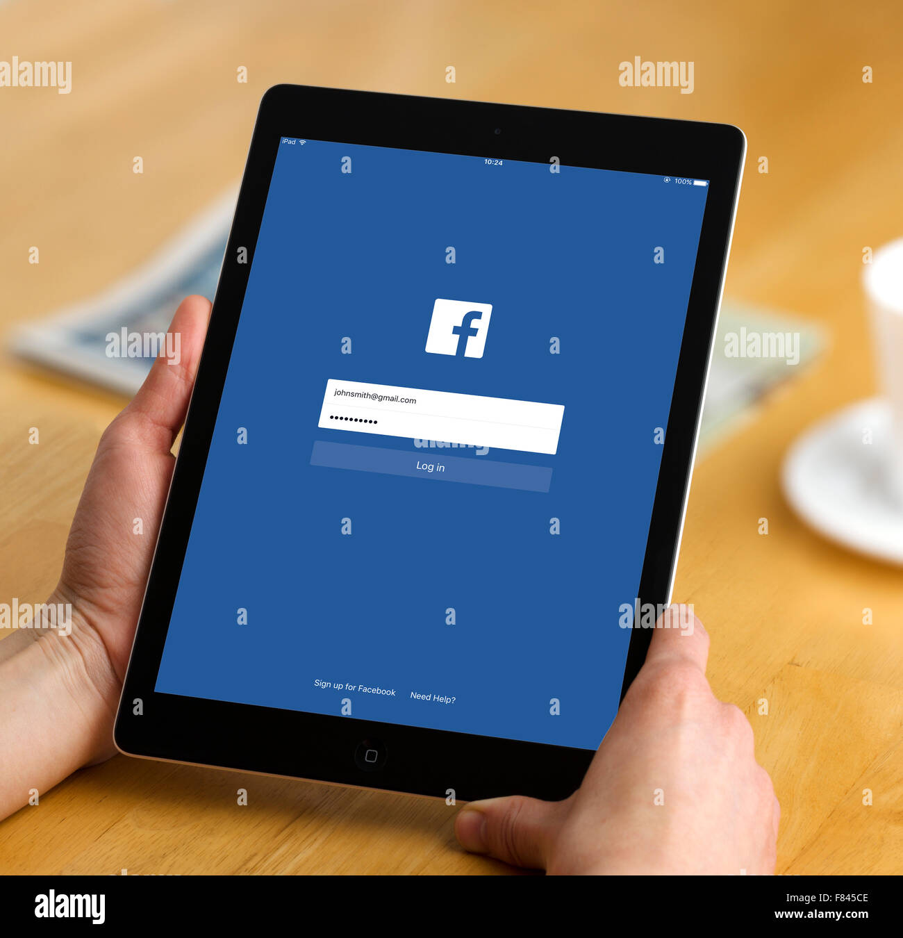 Log in pagina su Facebook app, visualizzato su un iPad aria Foto Stock
