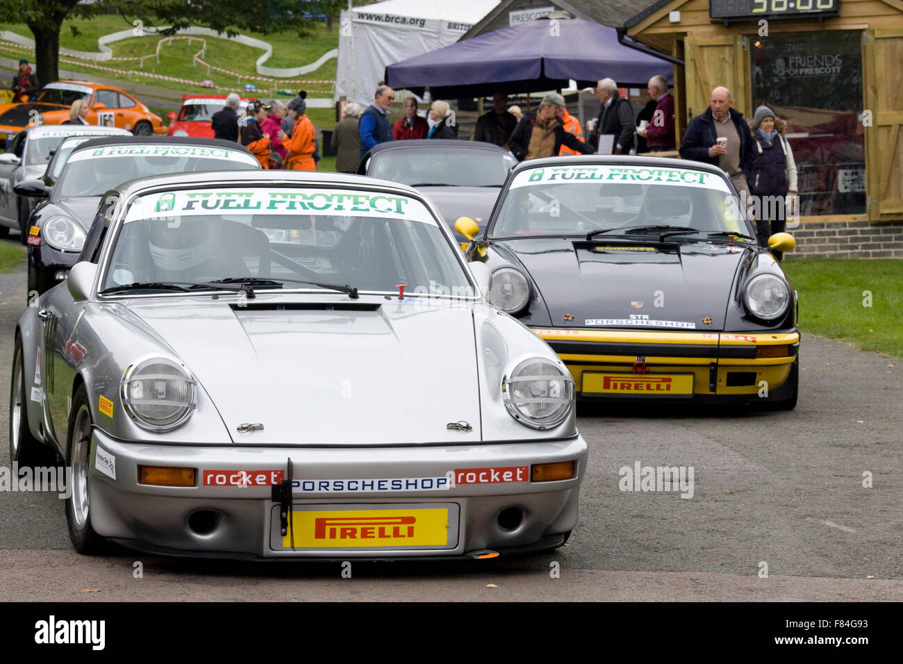 Porsche 911 rally car voce alla linea di partenza per una gara Foto Stock