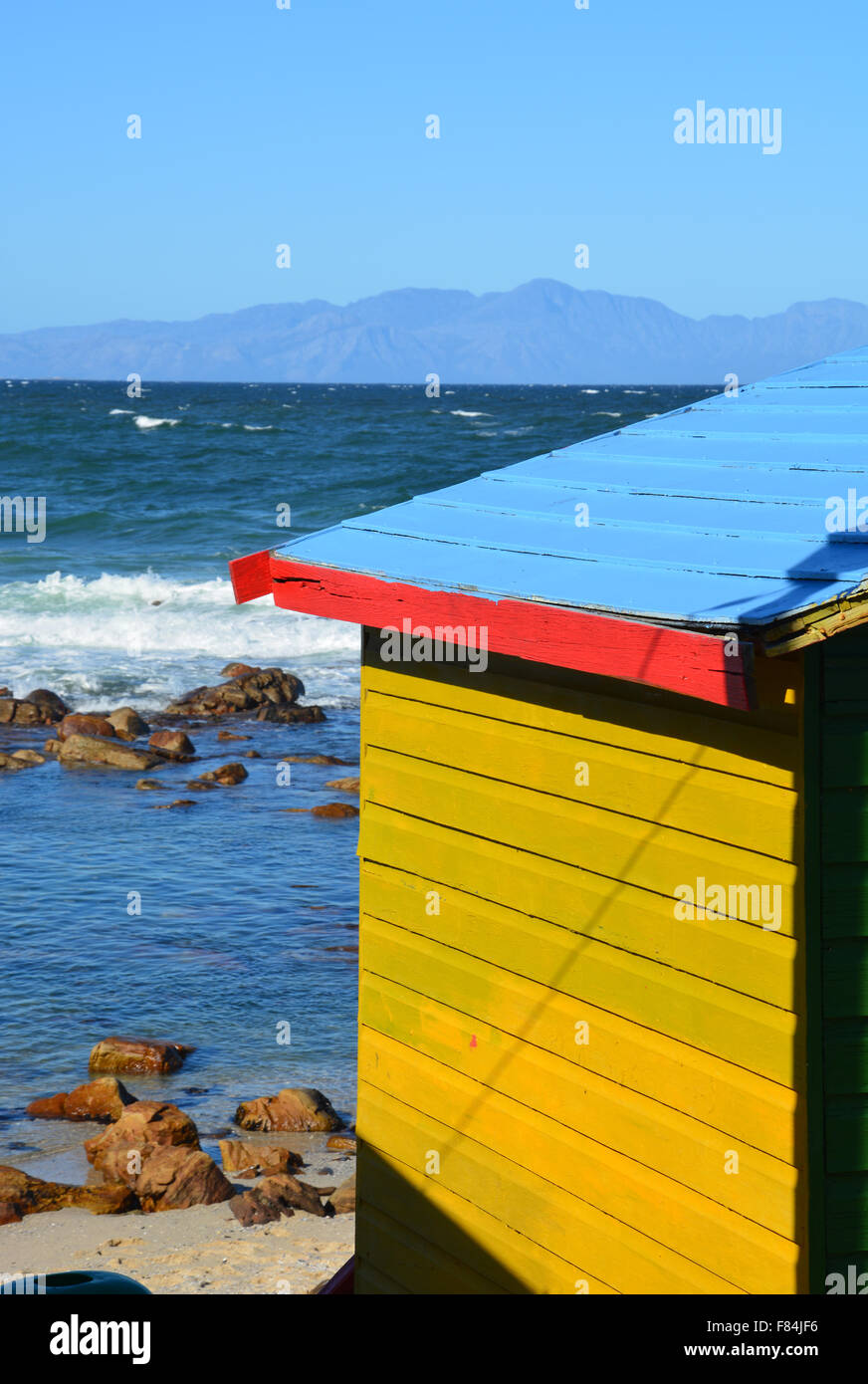Beach Hut in San Giacomo Sud Africa che si affaccia sulla Baia di False Foto Stock