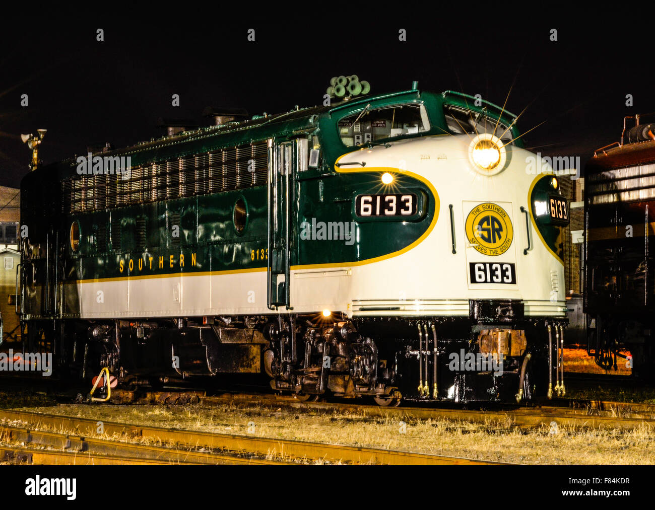 Chiusura notturna della ferrovia meridionale restaurata #6133 presso il North Carolina Transportation Museum Spencer, NC Foto Stock