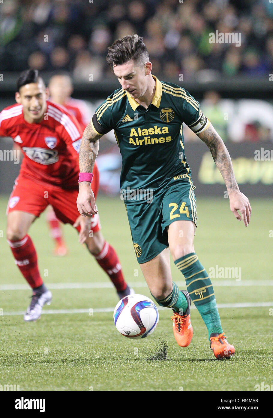 Providence Park, Portland, OR, Stati Uniti d'America. 22 Novembre, 2015. Legnami Portland defender Liam Ridgewell (24) durante il 2015 MLS Playoff match tra la visita FC Dallas e Portland Legni a Providence Park, Portland, O. Larry C. Lawson/CSM/Alamy Live News Foto Stock