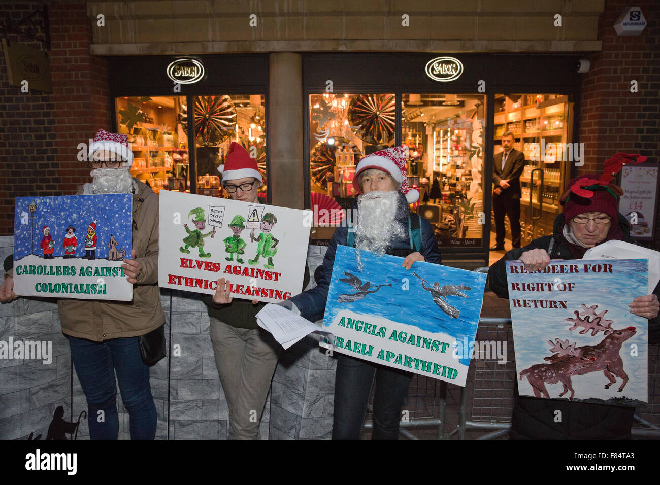 Londra, Regno Unito. 05 Dic, 2015. Gli attivisti da Londra Palestina protesta di azione al di fuori di Israele di proprietà di Sabon store in Covent Garden. Credito: Mark Kerrison/Alamy Live News Foto Stock