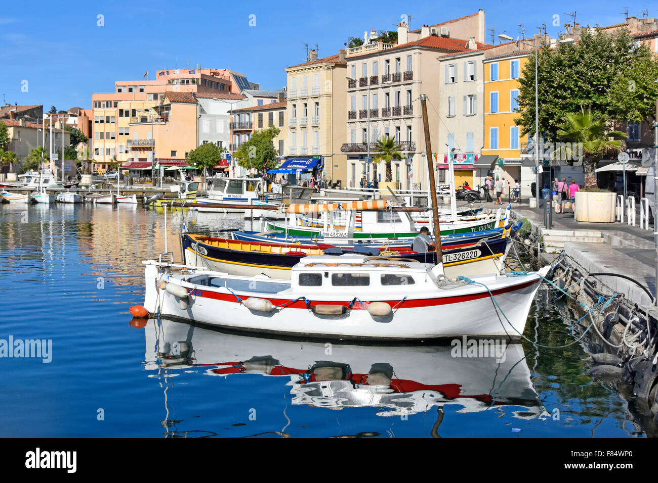 La Ciotat Francia Provenza vicino a Marseille Bouches du Rhone waterfront e parte del porto Foto Stock