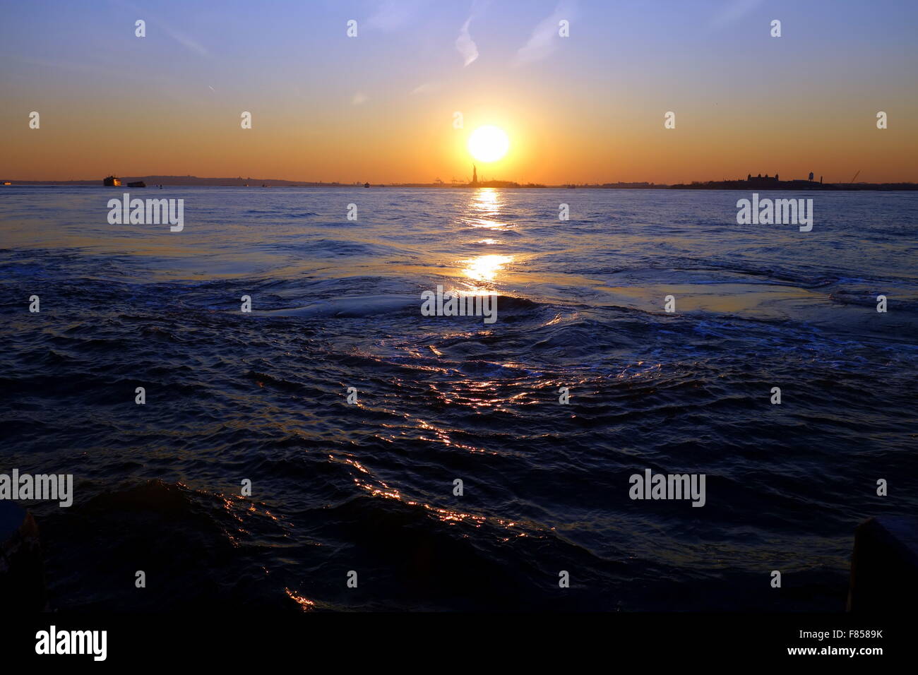 Tramonto al Battery Park di New York City Foto Stock