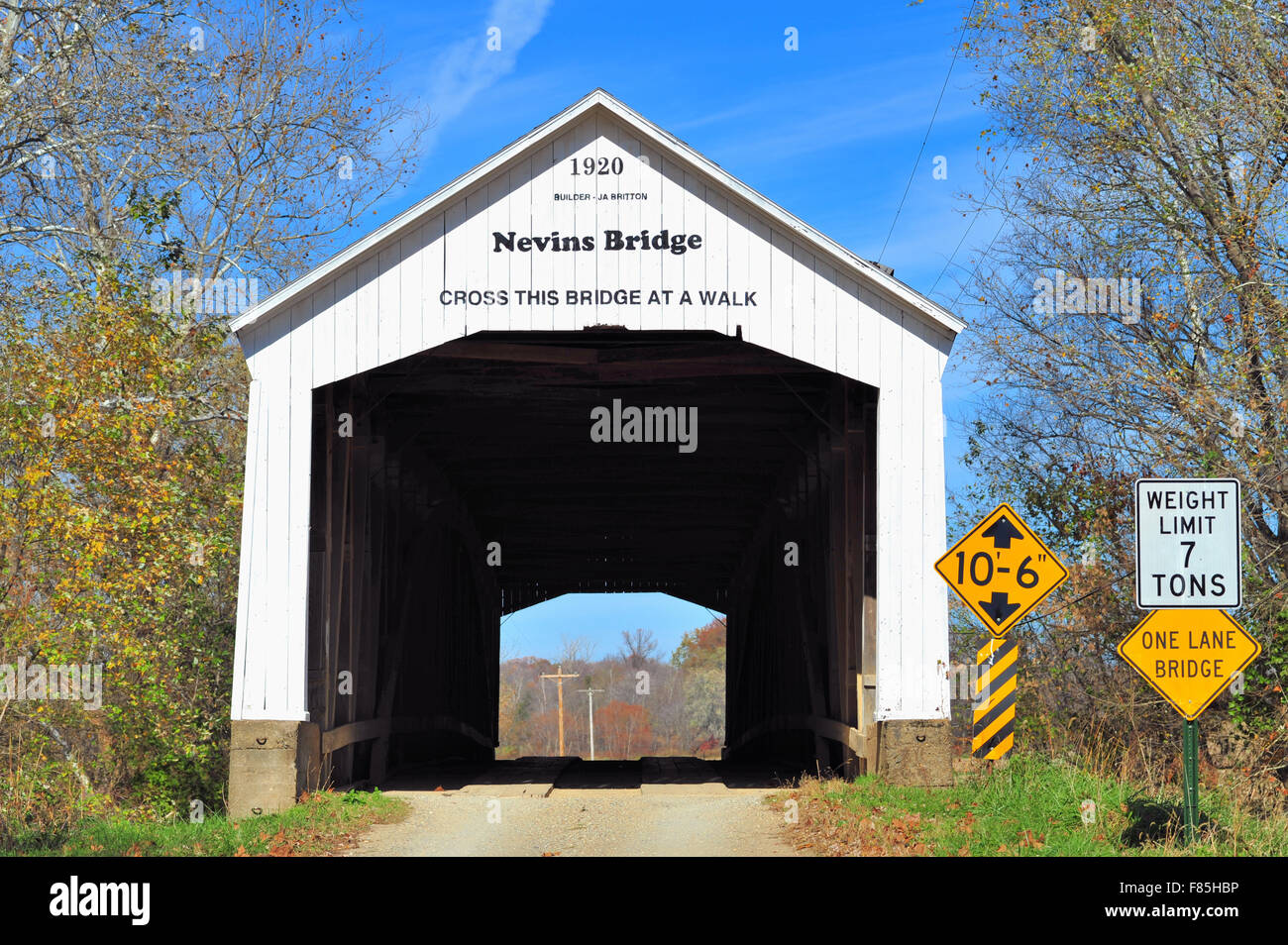 Il ponte di Nevins in Parke County, Indiana sul Big Raccoon Creek vicino a Bridgeton, Indiana, Stati Uniti d'America. Foto Stock