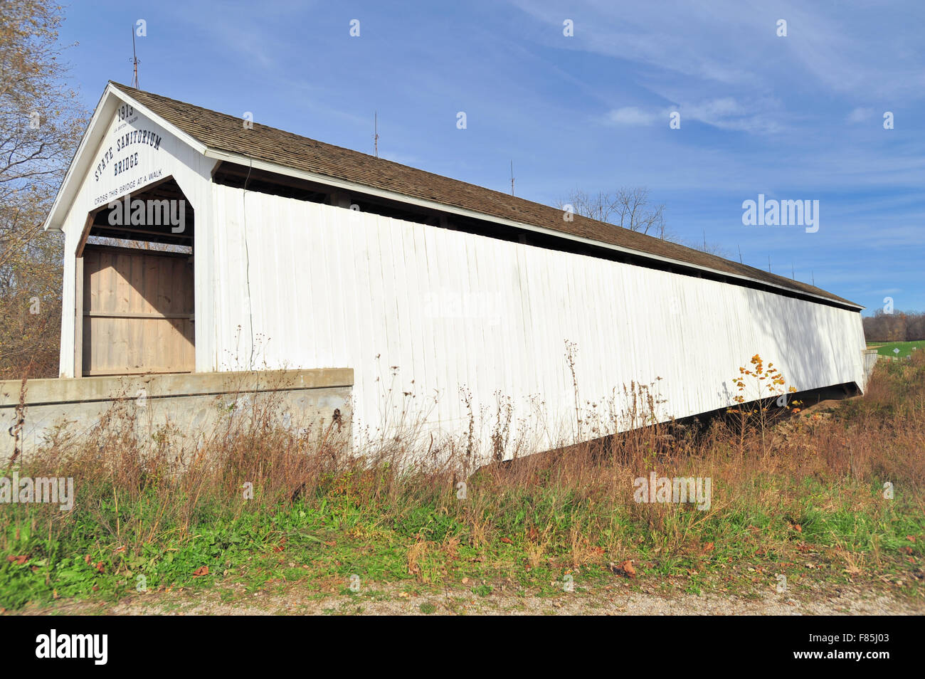 Il sanatorio di stato Bridge in Parke County, Indiana su Little Raccoon Creek vicino Nyesville, Indiana. Foto Stock