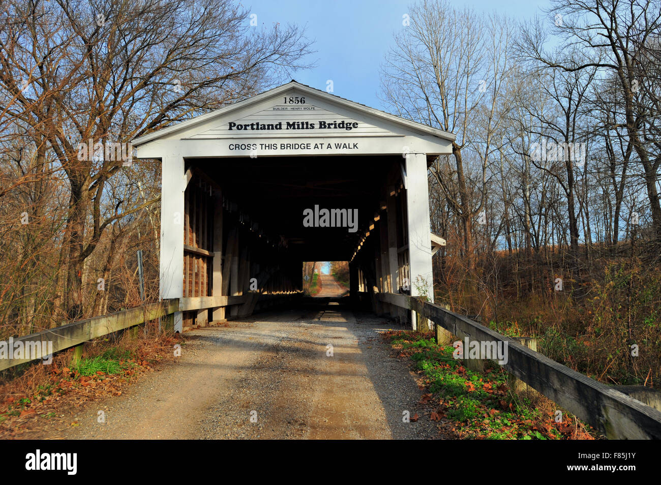 Il Portland Mills ponte in Parke County, Indiana su Little Raccoon Creek vicino a Waveland, Indiana, Stati Uniti d'America. Foto Stock