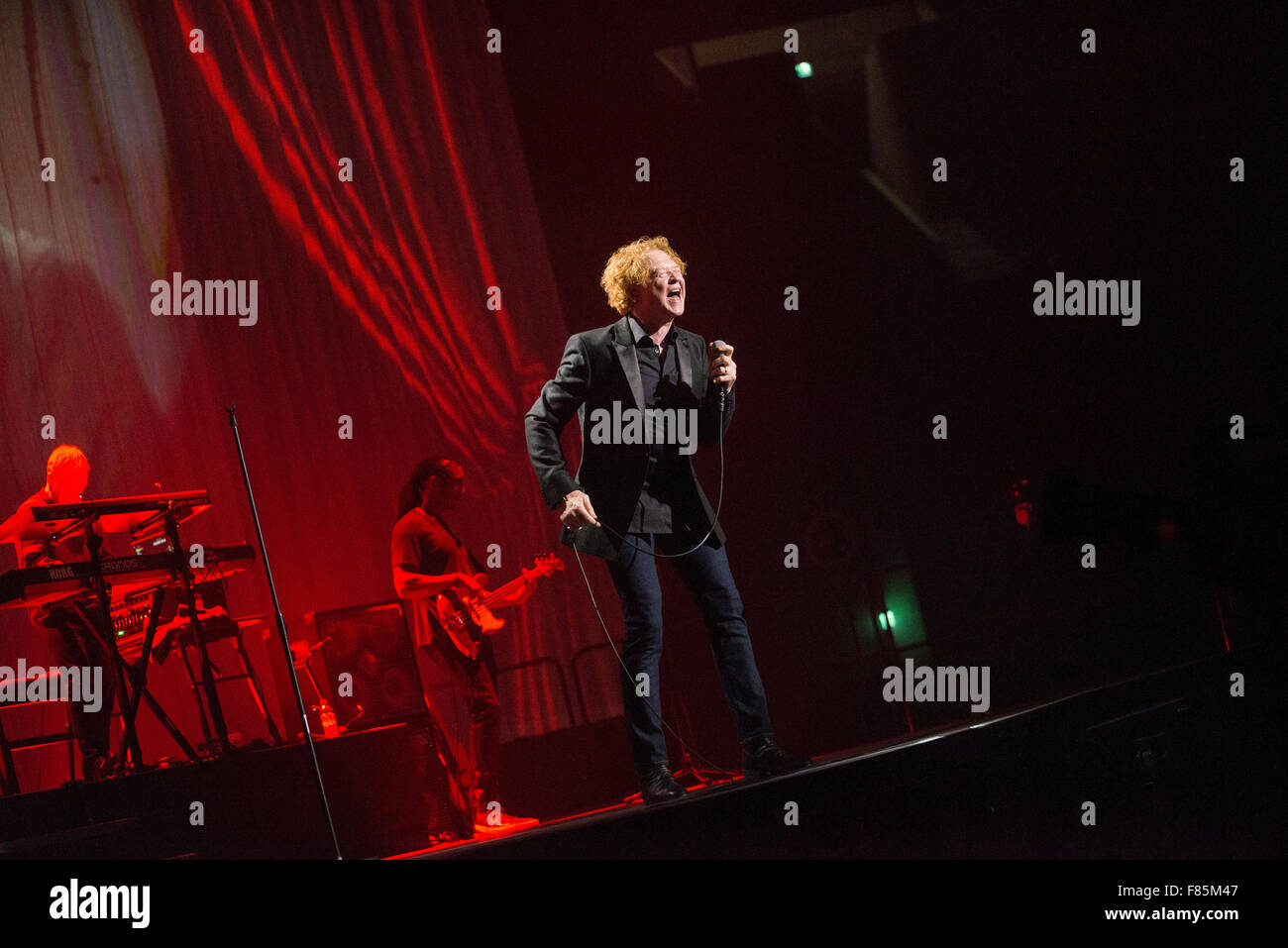 Mick Hucknall dei Simply Red eseguire vi grande Amore Tour presso il SSE Idro il 5 dicembre 2016 Foto Stock