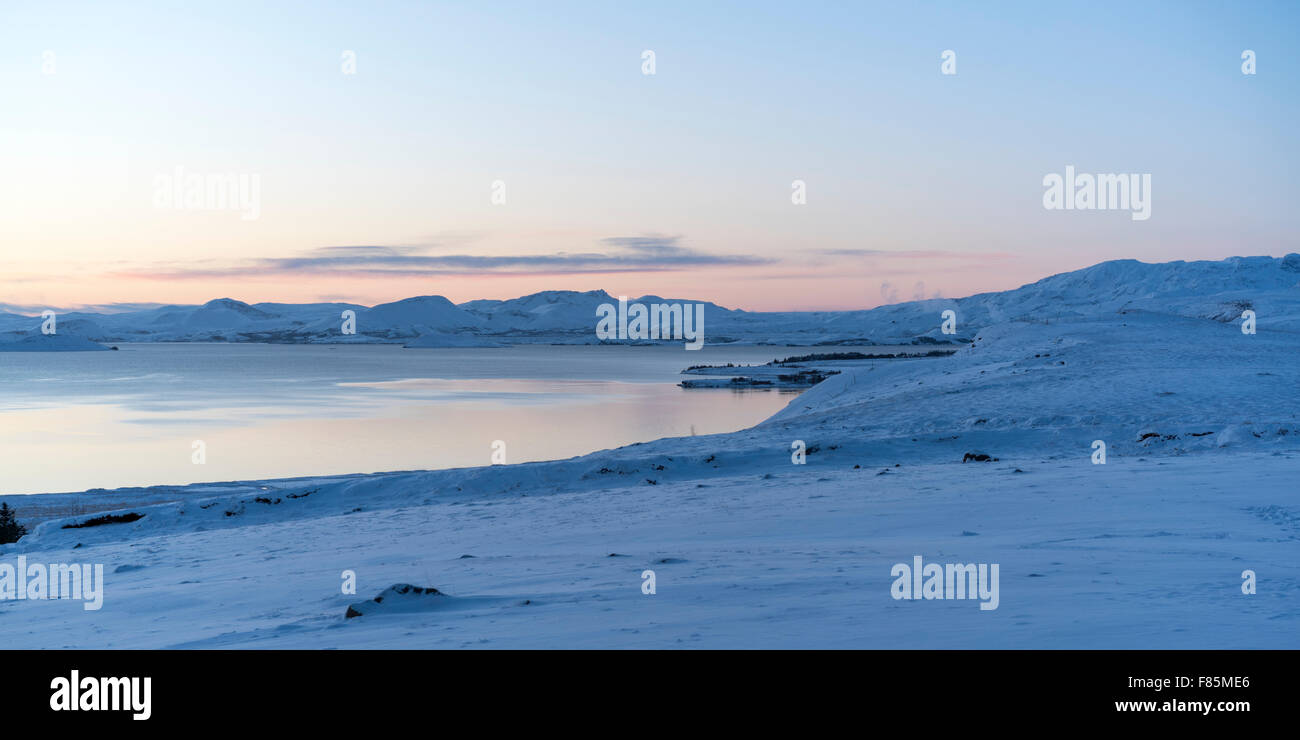 Il lago Thingvallavatn a -13°C Foto Stock