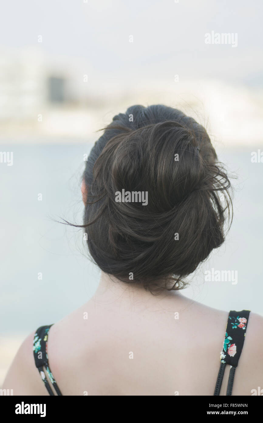 Vista posteriore di una giovane donna di mare Foto Stock