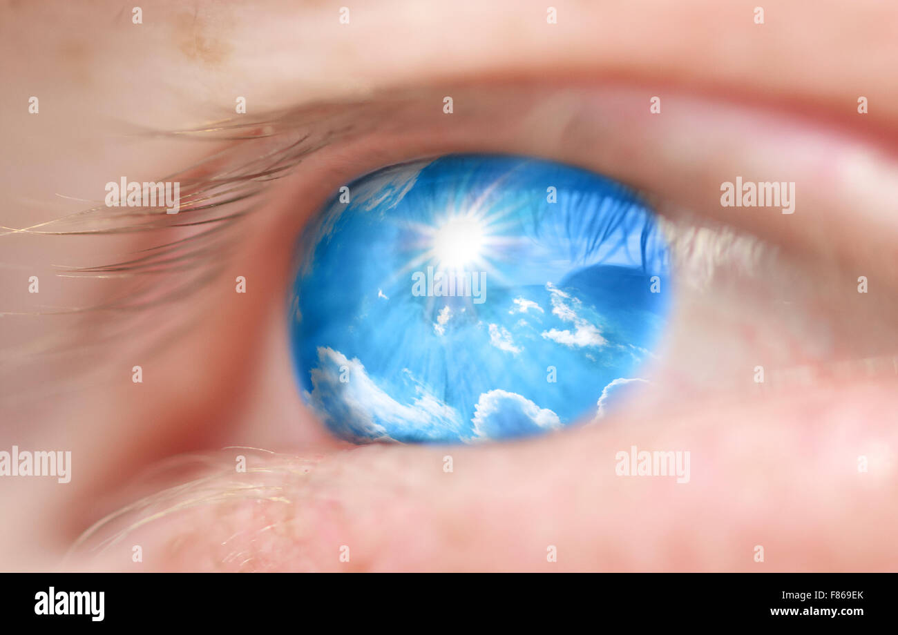Sky nell'occhio. Progettazione Concettuale. Profondità di campo. Foto Stock