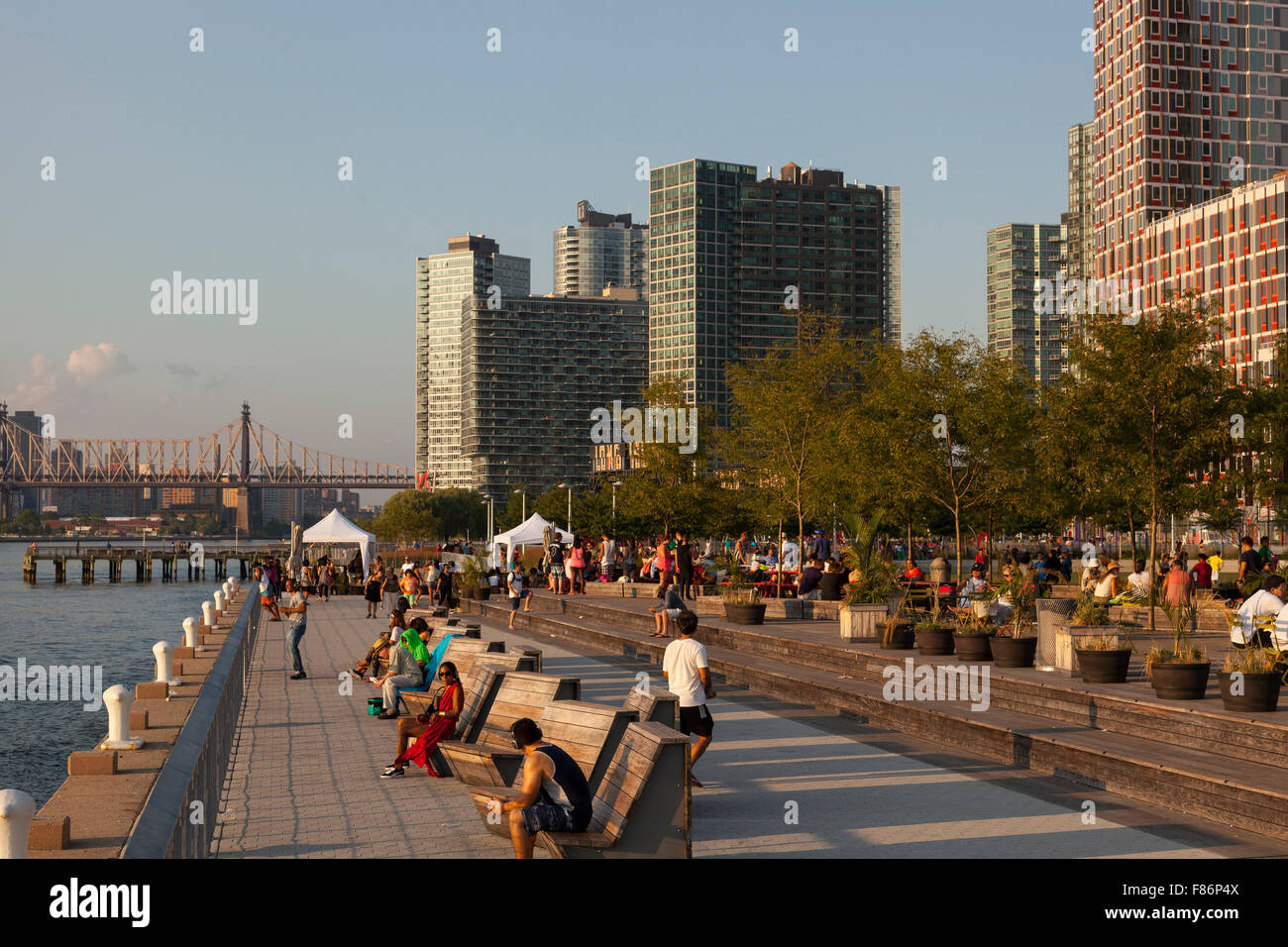 Cacciatori punto a sud dal terminal dei traghetti di Long Island, New York, Stati Uniti d'America Foto Stock