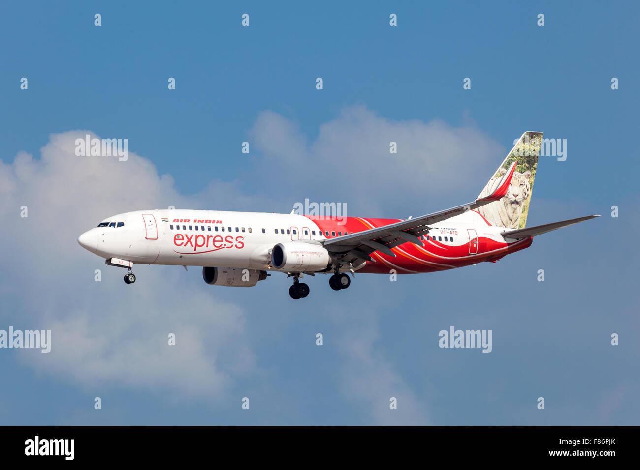 Air India Express Boeing 737-800 aerei di atterraggio all'Aeroporto Internazionale di Bahrain Foto Stock