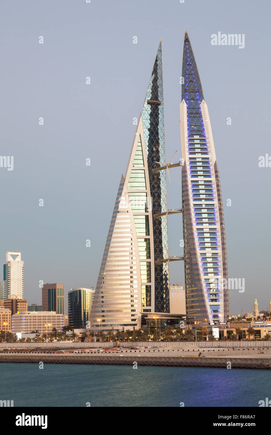 Il Bahrain World Trade Center grattacielo in Manama City. Foto Stock