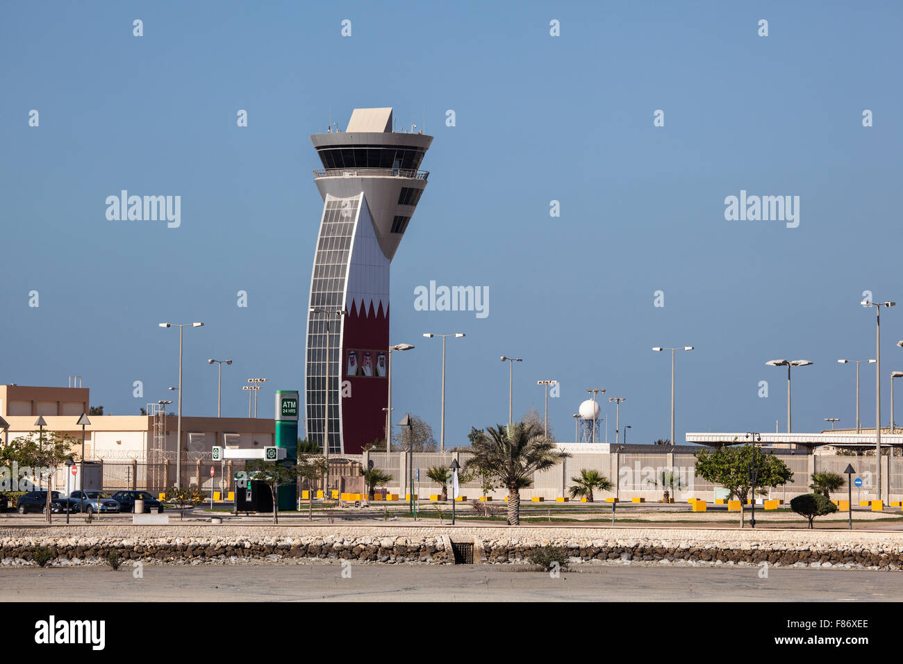 Torre di controllo dell'Aeroporto Internazionale di Bahrain. Novembre 15, 2015 in Muharraq, regno di Bahrai Foto Stock