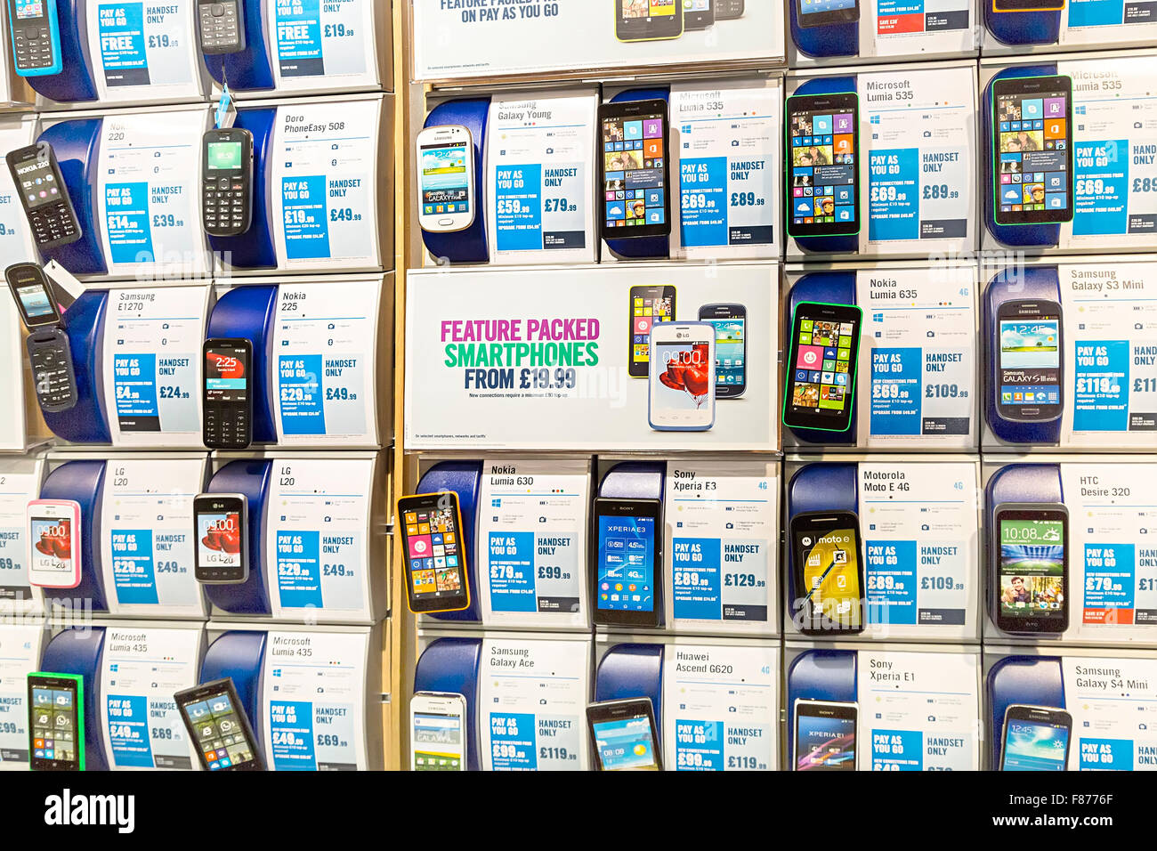 Telefoni cellulari in vendita, REGNO UNITO Foto stock - Alamy