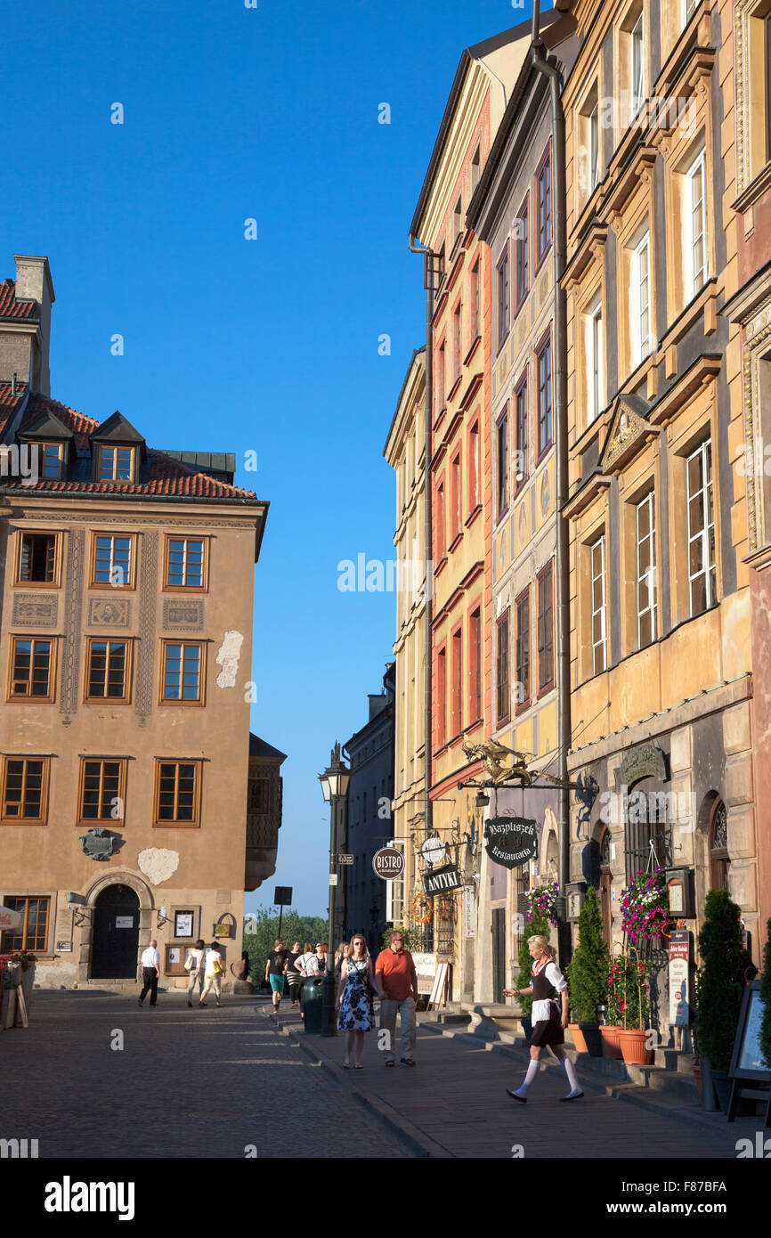 Le case che circondano la piazza del Mercato della Città Vecchia (Stare Miasto) a Varsavia, Polonia Foto Stock
