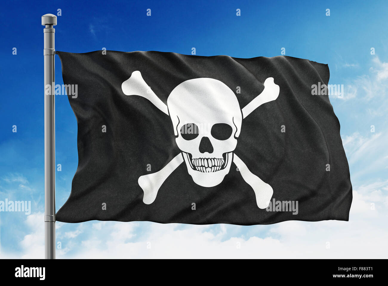 Pirate bandiera sventola su sfondo blu. Foto Stock