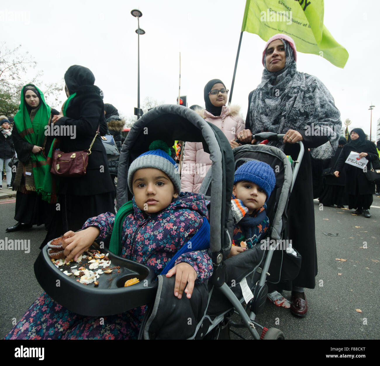 Atmosfera familiare presso il quarantacinquesimo Abheen si tiene ogni anno a Londra centrale.madre anf famiglia Foto Stock