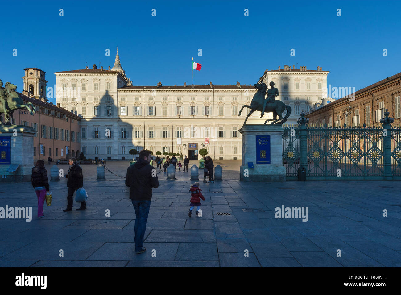 L'Italia, Piemonte, Torino, piazza Castello. Il Royal Palace, la residenza dei re di Casa Savoia Foto Stock