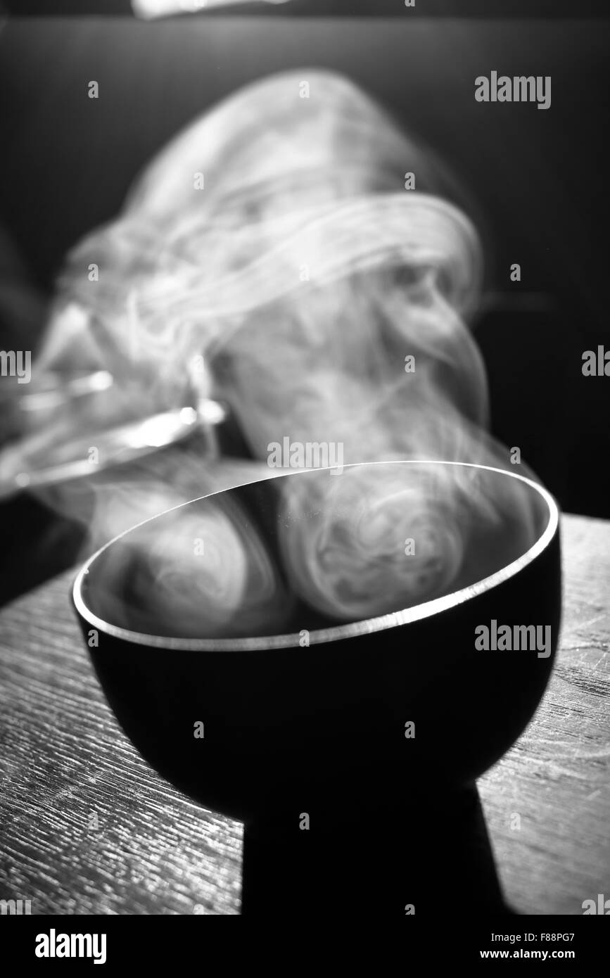 Soup Bowl con il vapore che si elevano fino Foto Stock