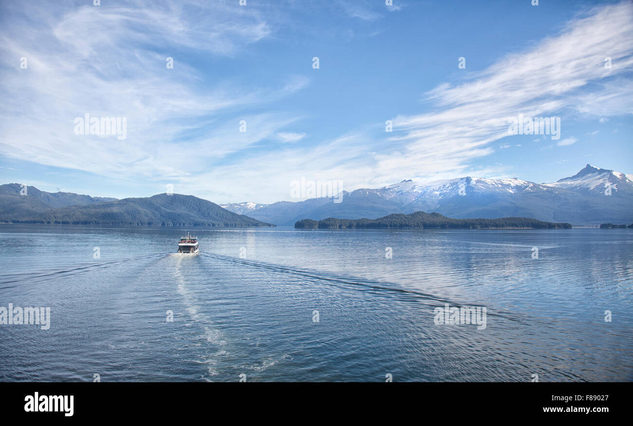 Barca in Tracy Arm Fjord Foto Stock