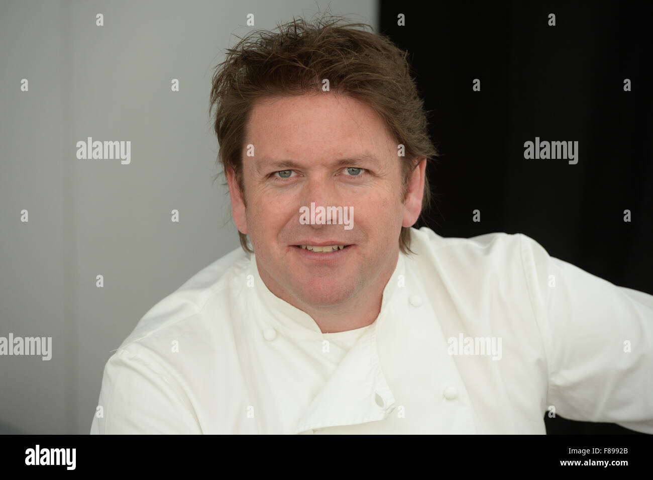 TV celebrity chef James Martin dando dimostrazione culinaria a Media City, Manchester Foto Stock