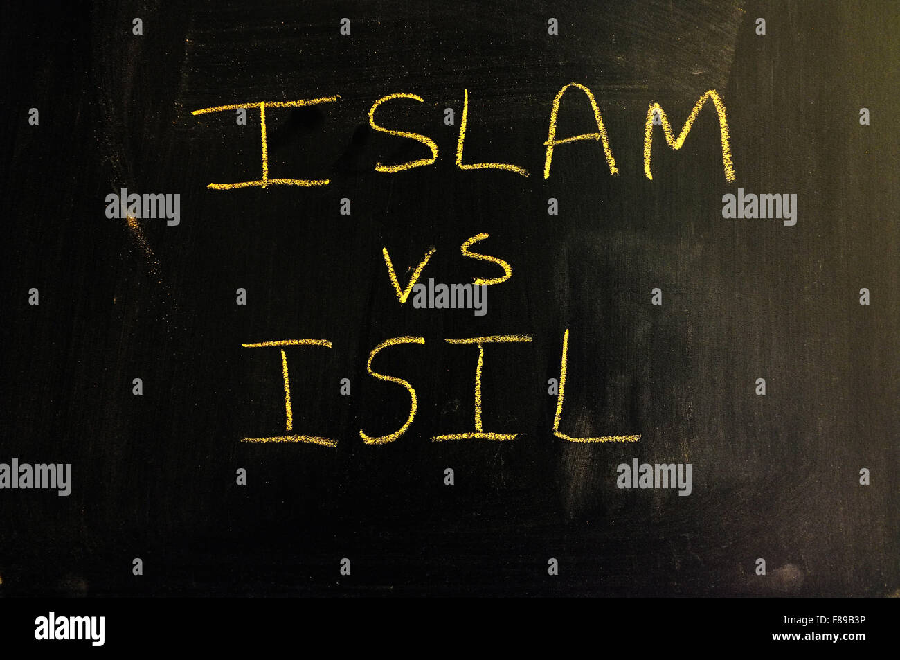 Islam vs ISIL scritti su una lavagna in gesso. Foto Stock